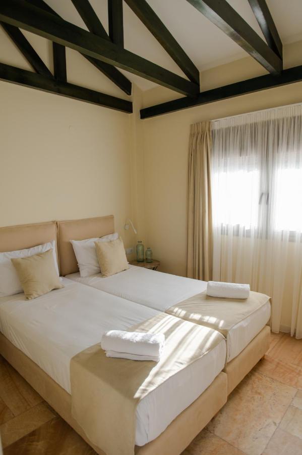 Marble Luxury Suites Karteros Exterior photo