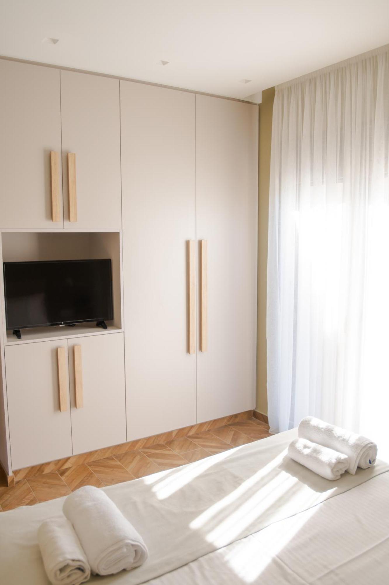 Marble Luxury Suites Karteros Exterior photo