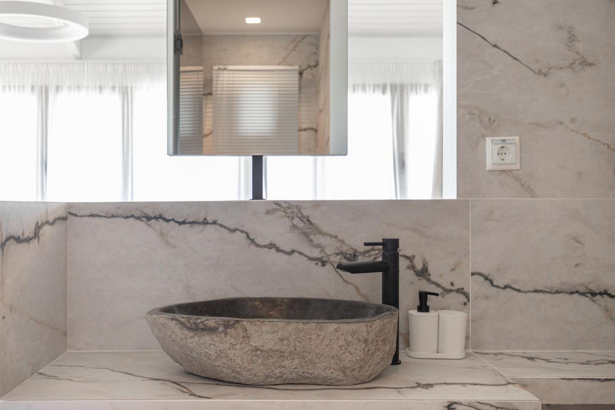 Marble Luxury Suites Karteros Room photo